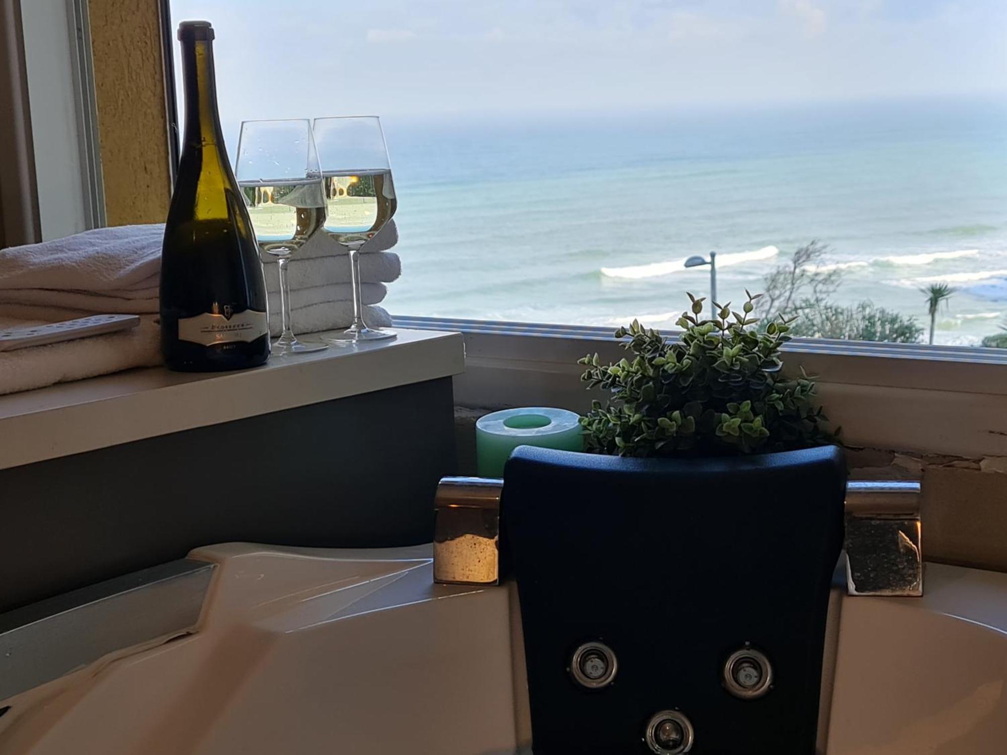 Magic On The Sea-Suites With A Private Jacuzzi And A Private Sea View Netánja Szoba fotó